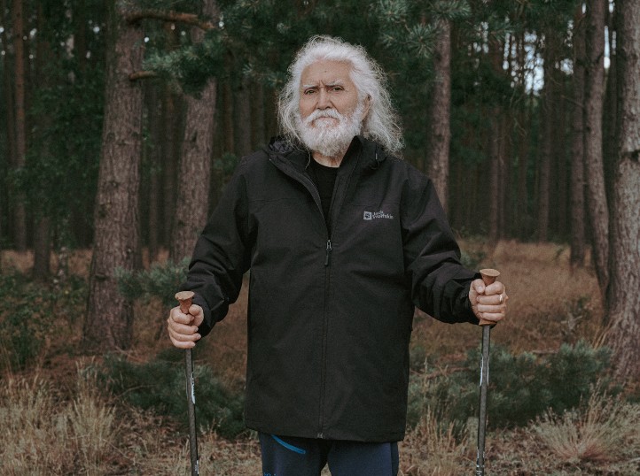 Older man with Jack Wolfskin jacket